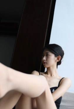 美女爱穿高跟鞋[<font color=red>62P</font>]