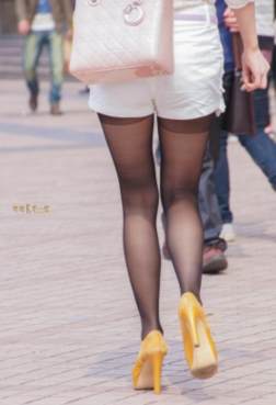 漂亮的黑丝小妹[<font color=red>10P</font>]