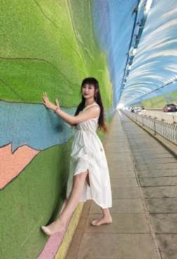 来看我的大长腿[<font color=red>5P</font>]