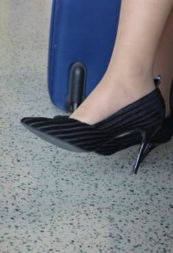 车站的美腿丝袜气质贵妇让人喜爱[<font color=red>8P</font>]