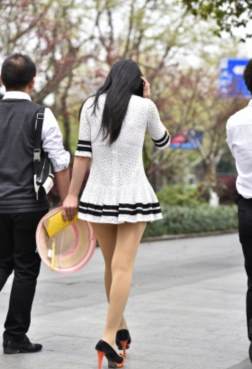 美女爱穿细跟鞋[<font color=red>12P</font>]