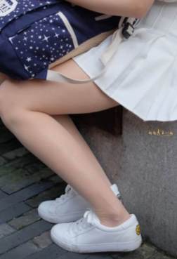 丝袜小白鞋，小姐姐说了不让你看[<font color=red>12P</font>]