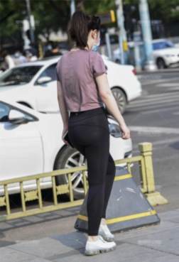 女生穿搭高跟鞋