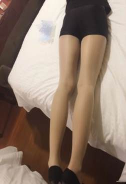 这就是传说中的大长腿裹丝袜？！7P[<font color=red>7P</font>]