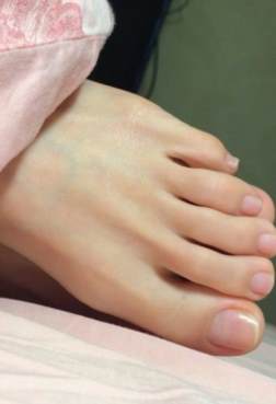 玉足美不美，嫩白如玉是重点[<font color=red>11P</font>]