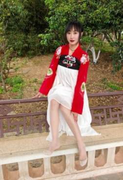 这身装扮也很美[<font color=red>5P</font>]