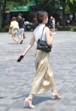 迟来的耳机线缠腰！