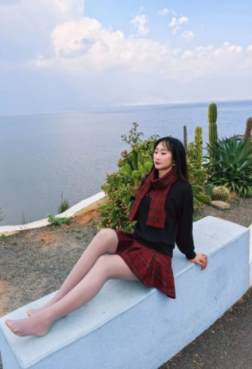 很美很美的美女[<font color=red>5P</font>]