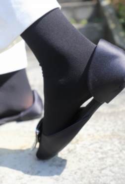 美女出街穿搭高跟鞋[<font color=red>56P</font>]