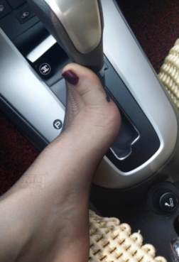 在这里秀秀漂亮的小脚丫比较合适[<font color=red>9P</font>]