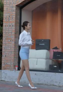 美女街拍：美女这身打扮好霸气，女王范[<font color=red>80P</font>]