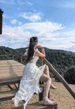 白裙飘飘[<font color=red>5P</font>]