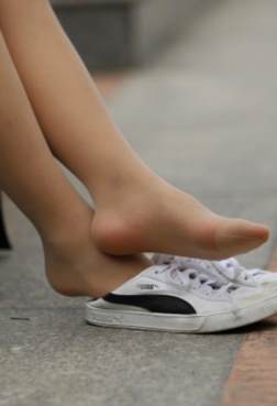 小美女爱穿高跟鞋[<font color=red>74P</font>]