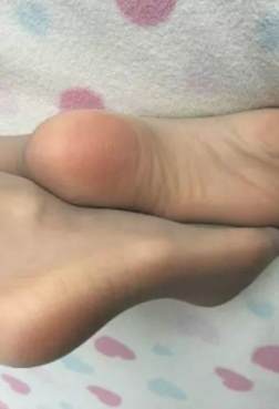 这么美的丝袜美足要是在你面前，你怎么办13P[<font color=red>13P</font>]