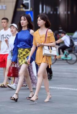 腿长美女穿搭高跟鞋[<font color=red>7P</font>]