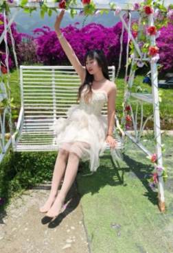 仙女裙的美腿丝袜小姐姐[<font color=red>4P</font>]