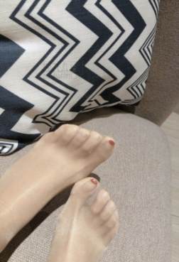 橘黄色的脚尖透明丝的秀[<font color=red>9P</font>]