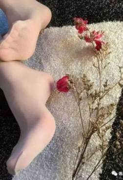 足底美丝[<font color=red>3P</font>]