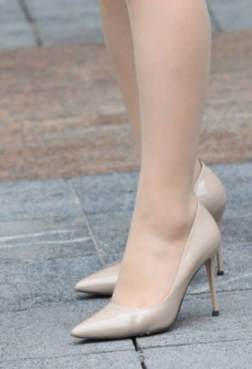 小姐姐肉丝高跟气质非凡 长腿迷人[<font color=red>16P</font>]