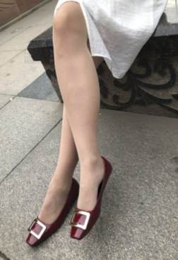 公园等人，小姐姐丝袜美腿与高跟展示[<font color=red>9P</font>]