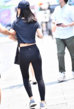 女生搭配高跟鞋