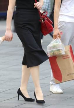 细跟鞋搭配半裙[<font color=red>10P</font>]