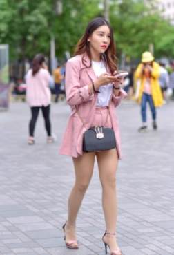 喜欢和她聊先找她要个微信哈[<font color=red>13P</font>]