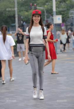 穿出美女优雅的腿长