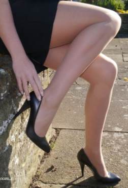 这是一组很美很美的国外丝腿图[<font color=red>12P</font>]