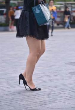 街拍‘’‘尖头细跟长腿’[<font color=red>10P</font>]