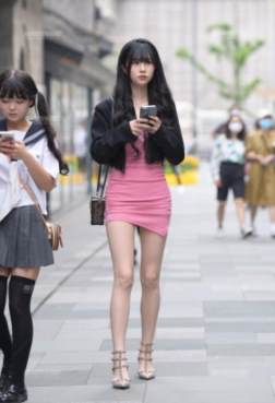 女生穿上高跟鞋[<font color=red>5P</font>]