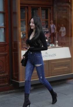 jiepai街拍系列破洞牛仔大长腿[<font color=red>10P</font>]