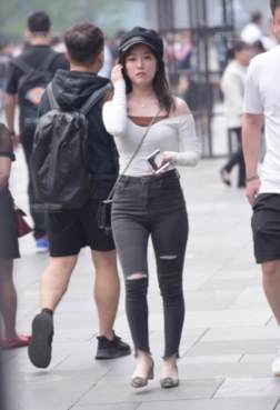 带着漂亮与高雅的姿态