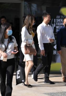 【街拍】逆光[<font color=red>76P</font>]