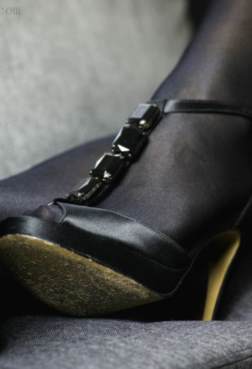 一双微距下的黑丝高特写各种细节[<font color=red>26P</font>]