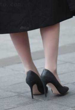 高丝女郎，高冷的风衣小姐姐[<font color=red>10P</font>]