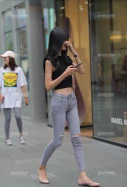 不妨穿搭高跟鞋出街吧