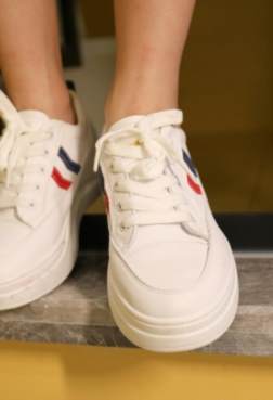 让美女显得高挑又性感[<font color=red>55P</font>]